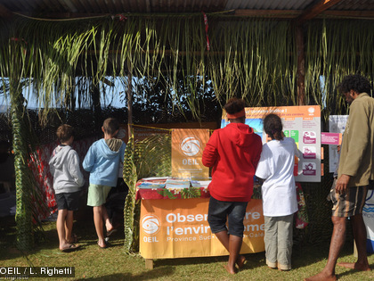 Petits et grands sont venus sur le stand de l'OEIL, curieux de découvrir nos missions, nos magazines et les jeux proposés pour l'occasion.